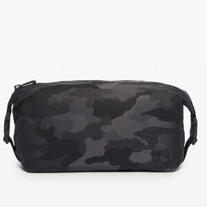 LULULEMON Unisex Command The Day Toiletry Kit Bag, *5L, black camo